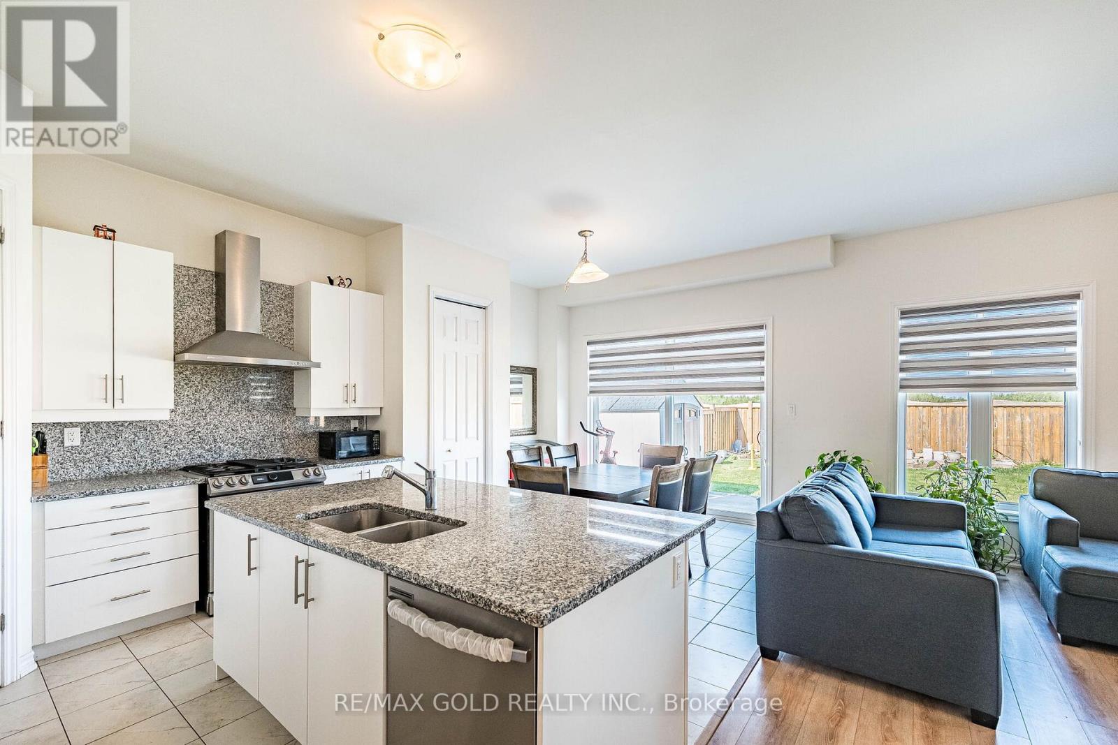 781 GILMOUR CRESCENT - 22