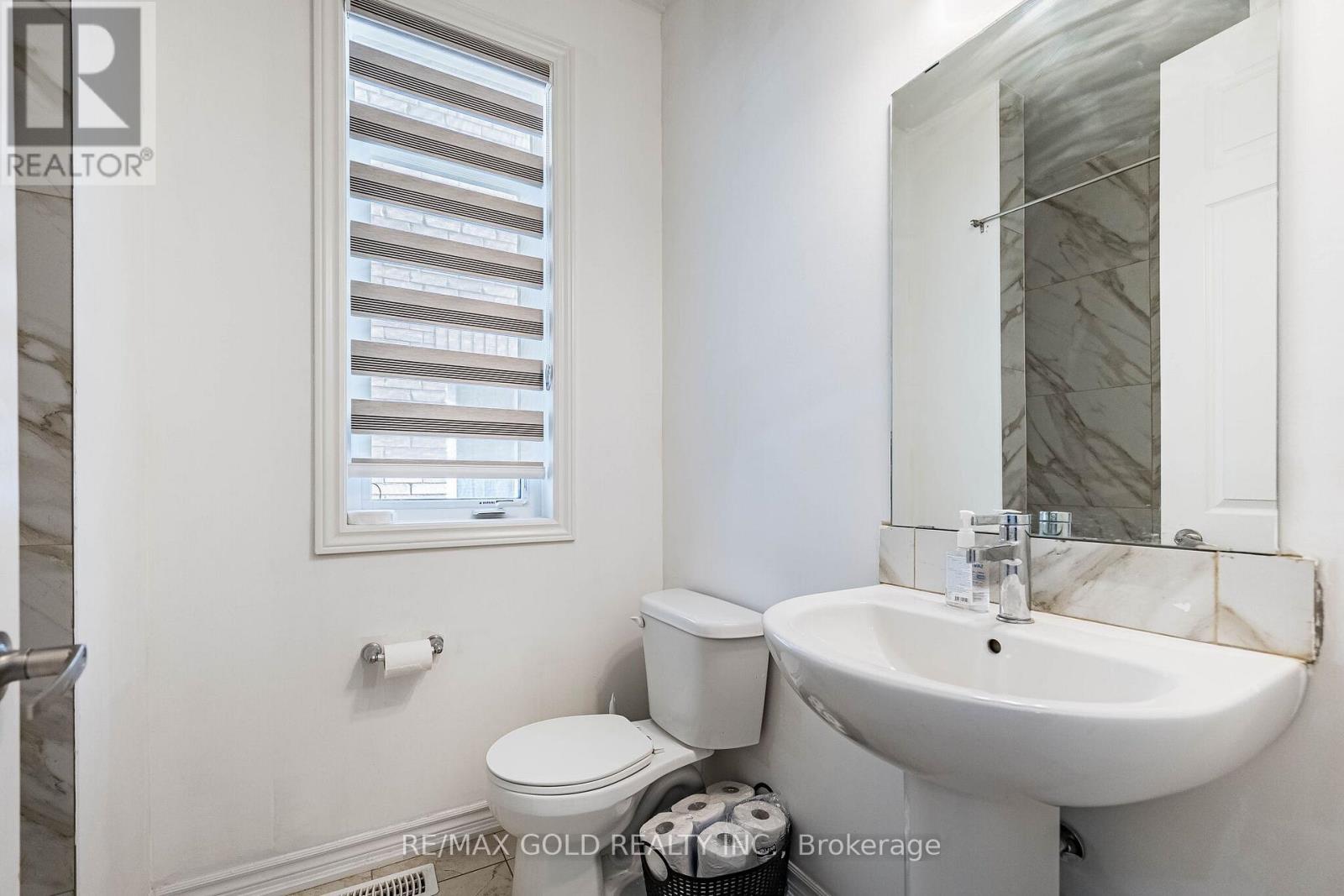 781 GILMOUR CRESCENT - 24
