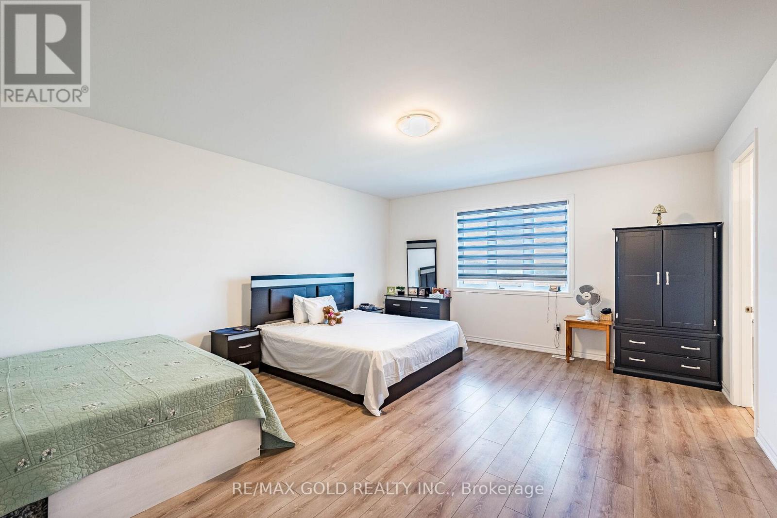 781 GILMOUR CRESCENT - 27