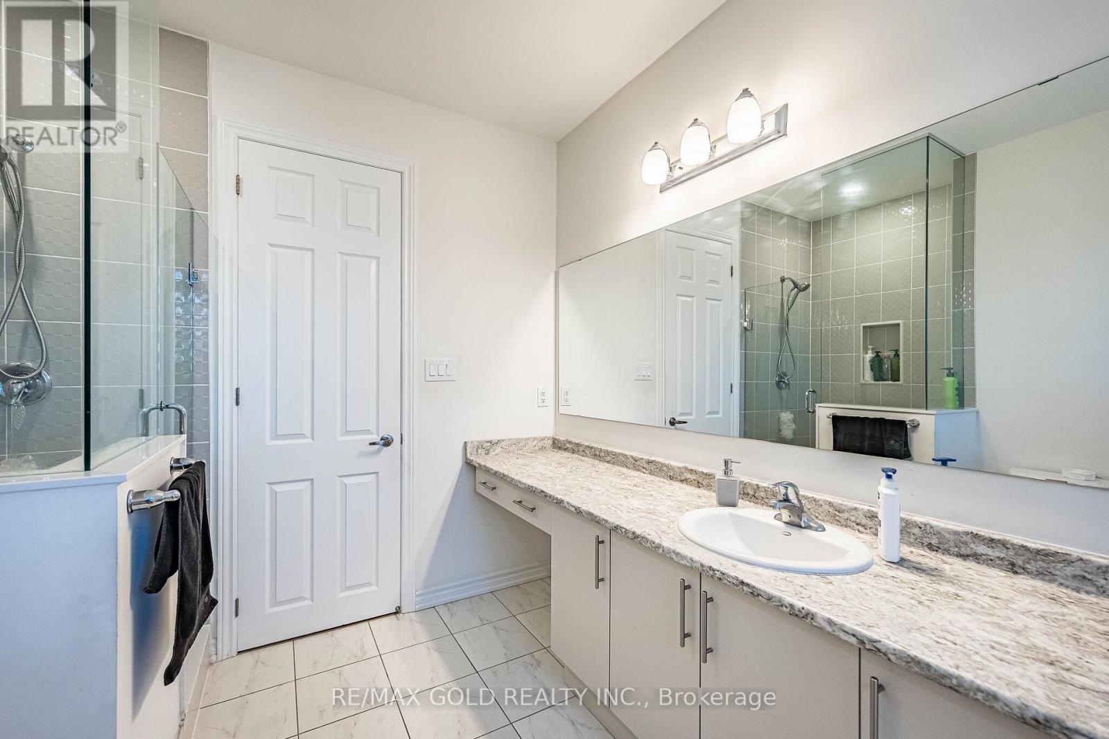 781 GILMOUR CRESCENT - 29