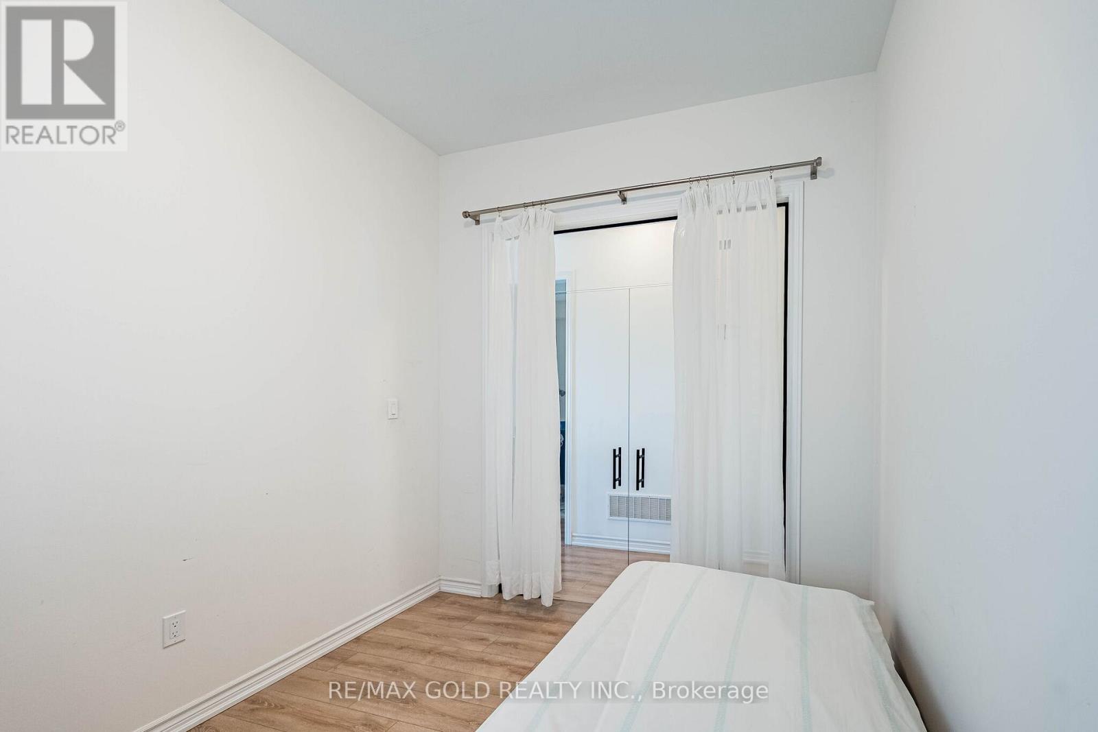 781 GILMOUR CRESCENT - 30