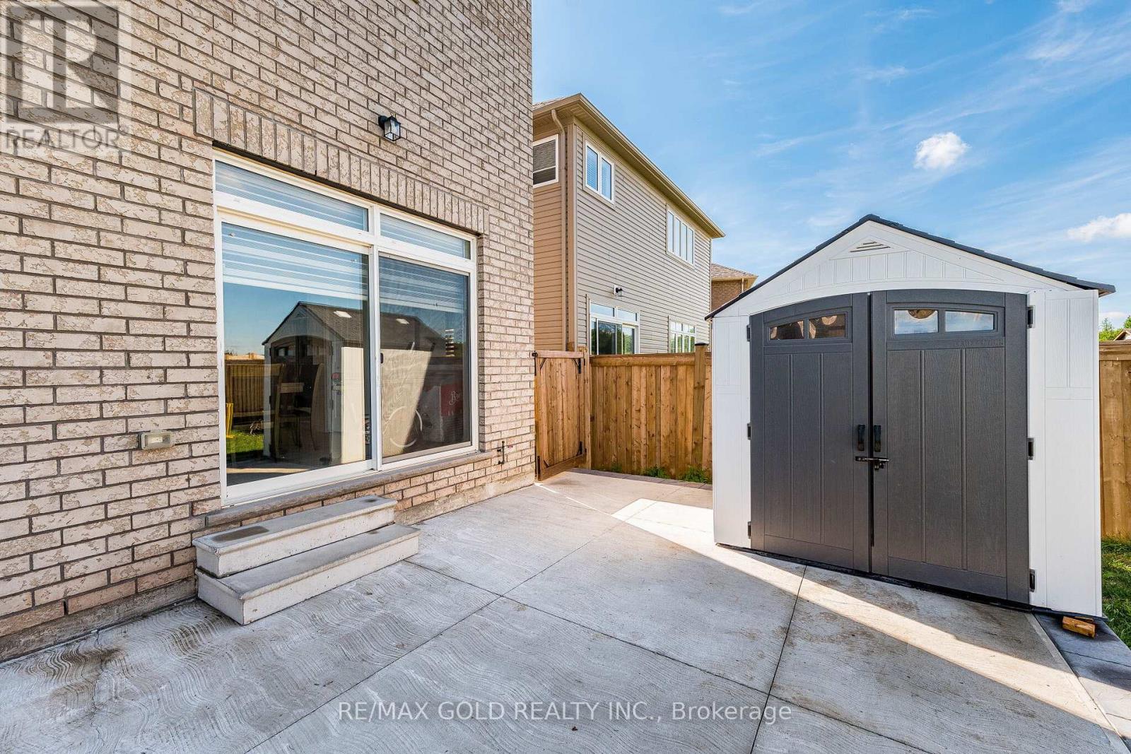 781 GILMOUR CRESCENT - 39