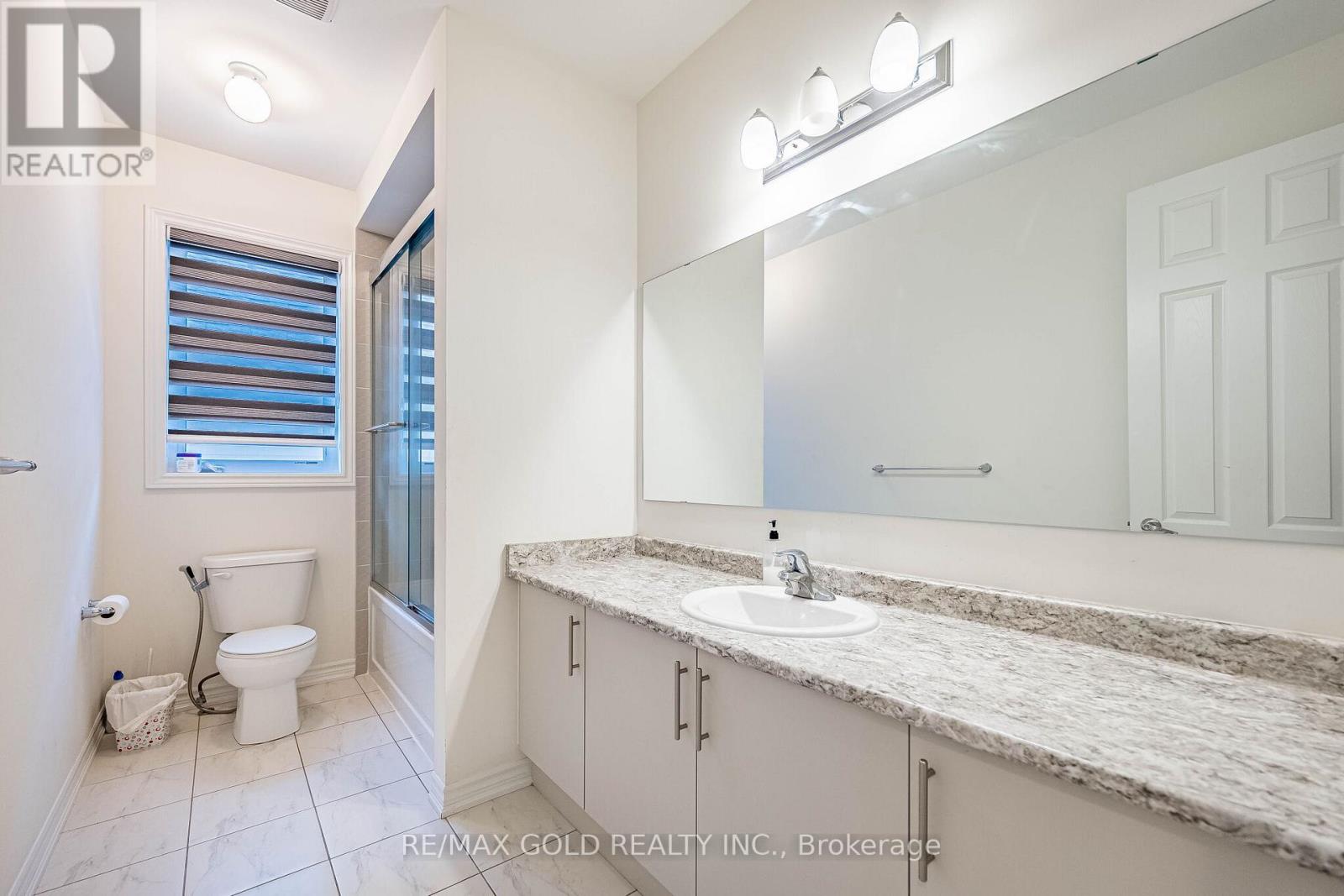 781 GILMOUR CRESCENT - 40