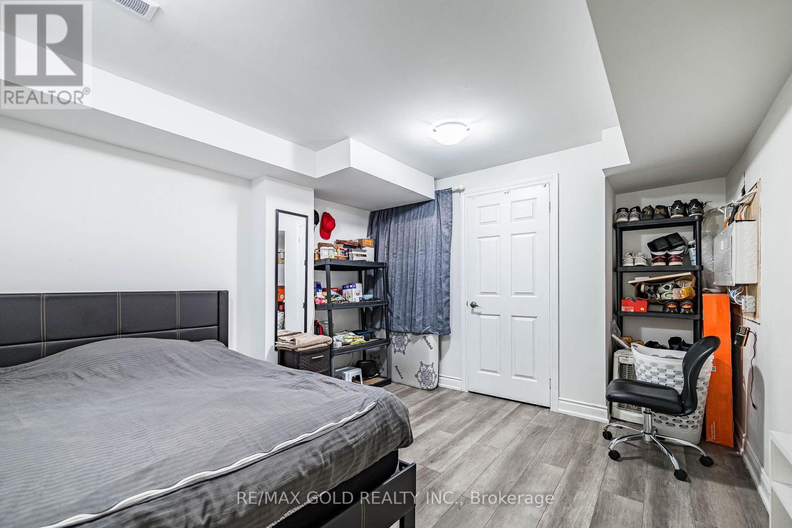 781 GILMOUR CRESCENT - 42