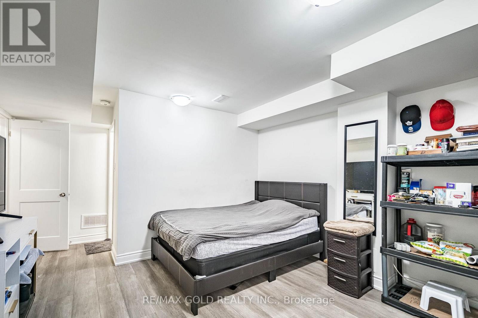 781 GILMOUR CRESCENT - 43