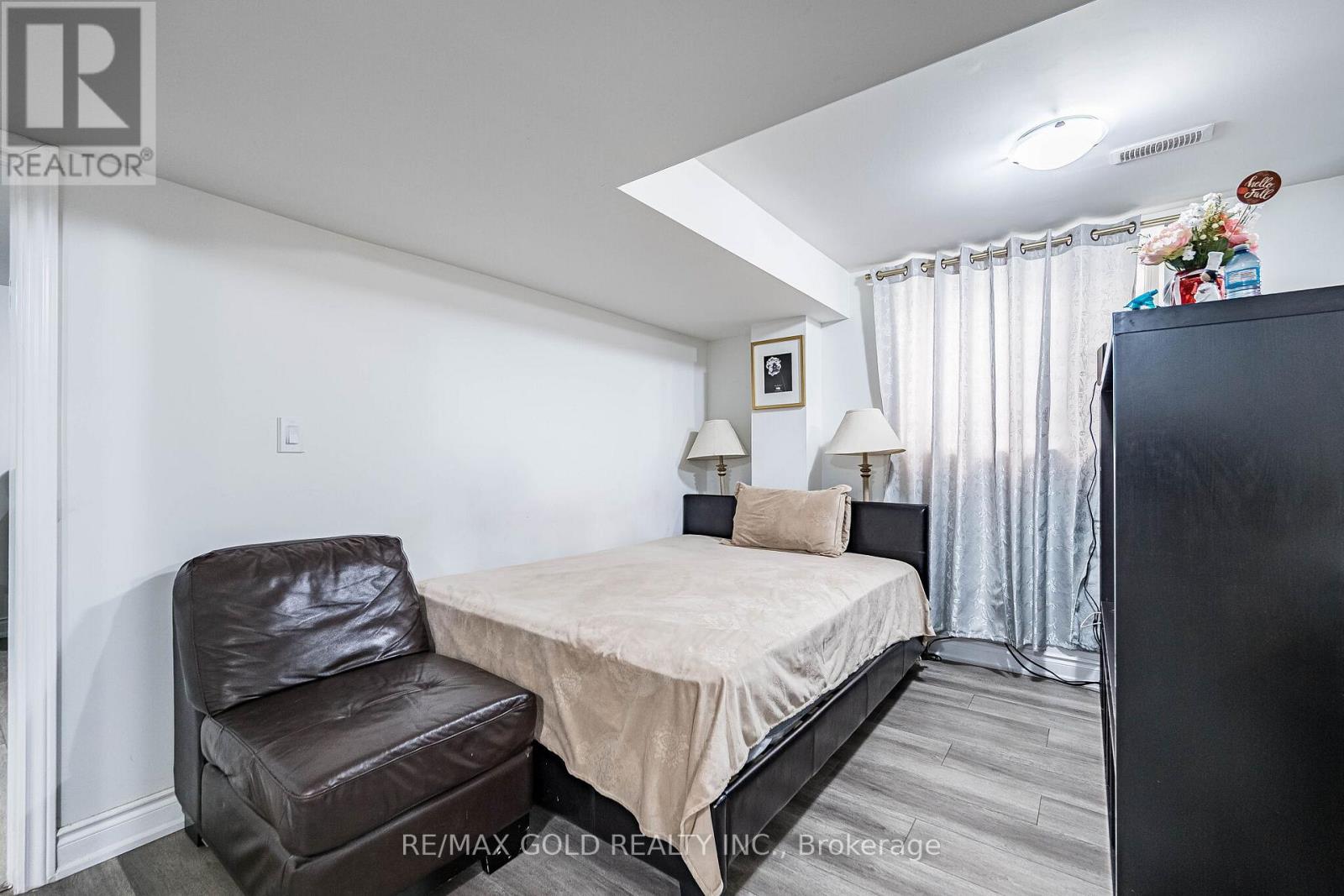 781 GILMOUR CRESCENT - 45