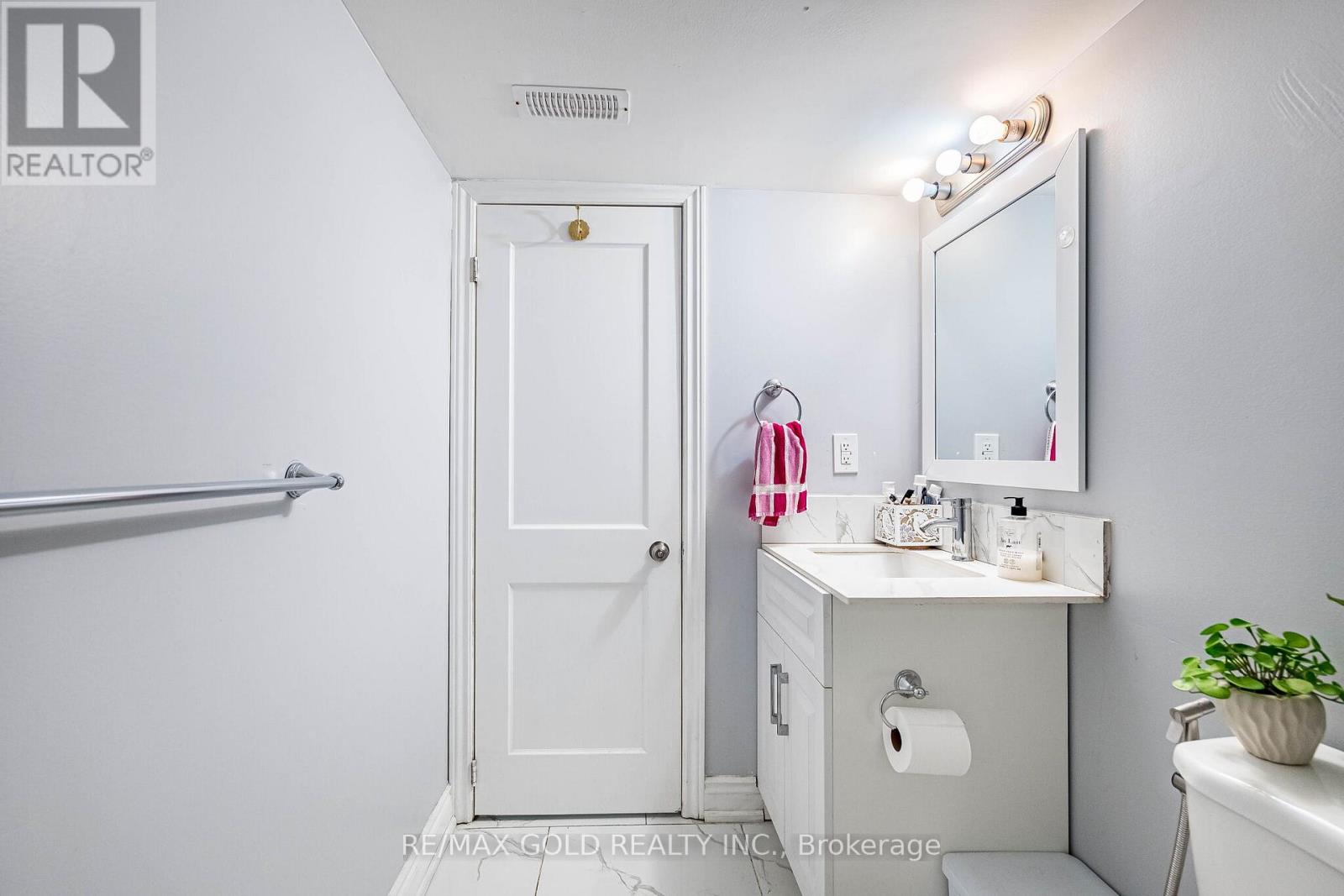 781 GILMOUR CRESCENT - 49