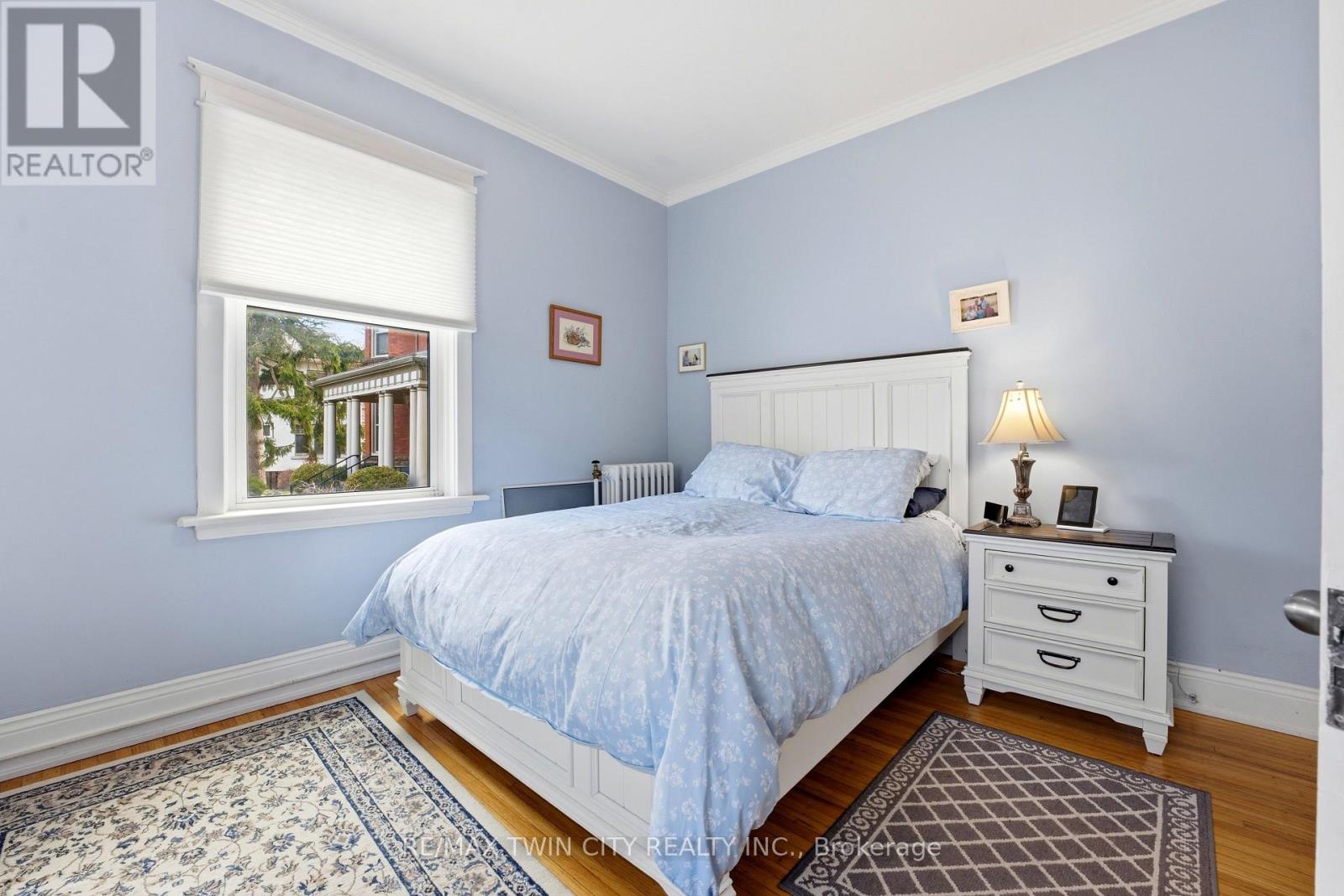 #1 54 DUFFERIN AVENUE - 12