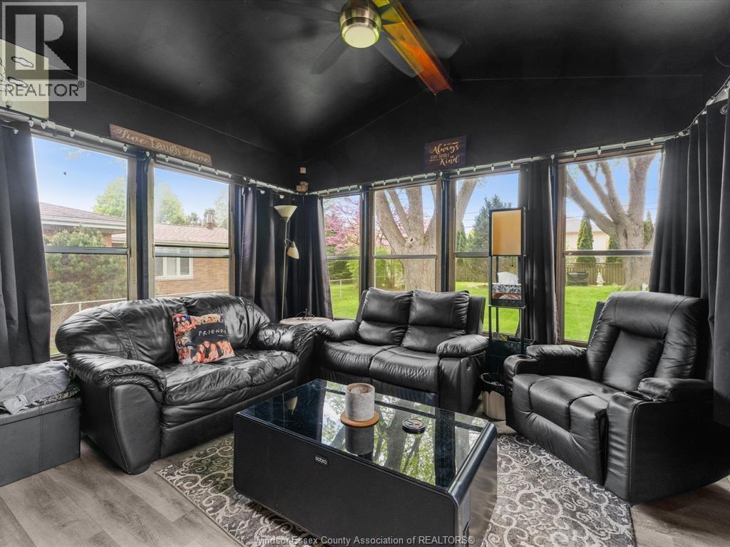 11 WARREN AVENUE - 11