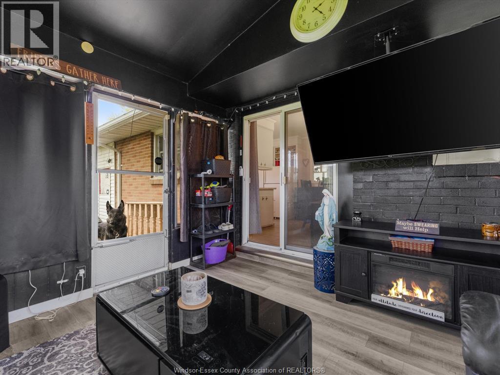 11 WARREN AVENUE - 12