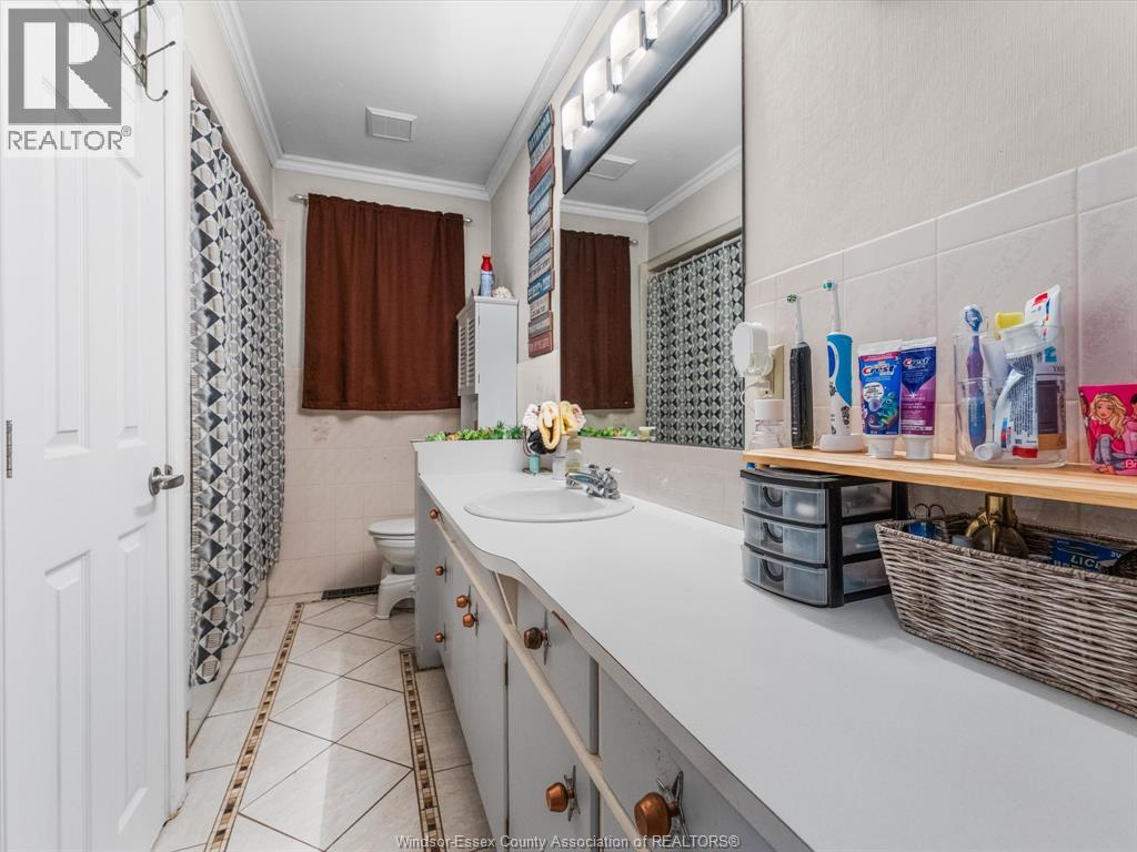 11 WARREN AVENUE - 17