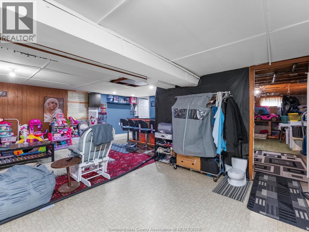 11 WARREN AVENUE - 18