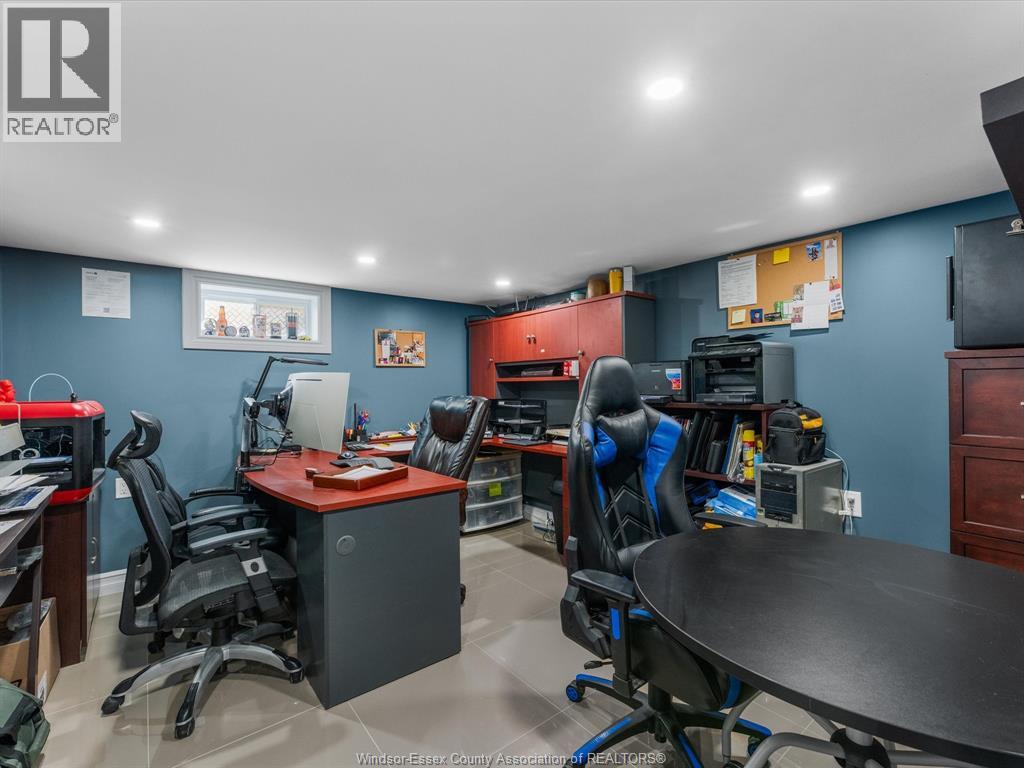 11 WARREN AVENUE - 22