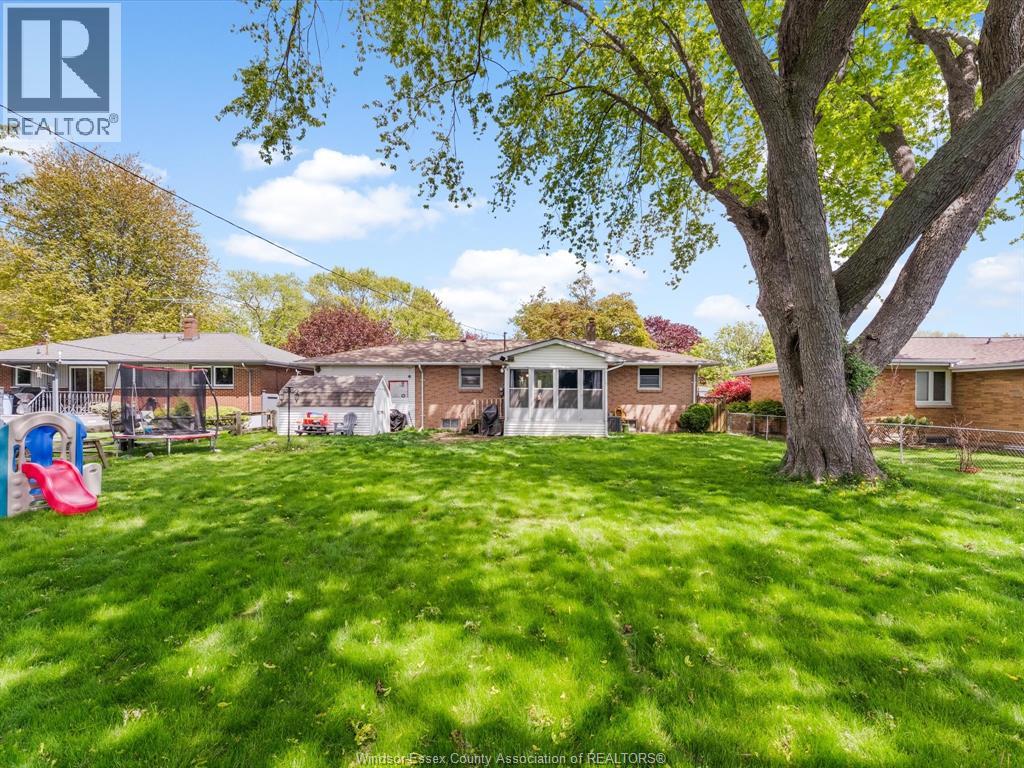 11 WARREN AVENUE - 25
