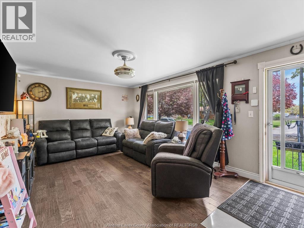 11 WARREN AVENUE - 5
