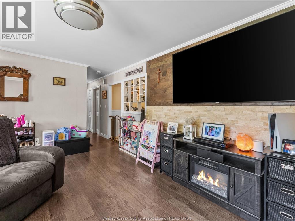 11 WARREN AVENUE - 6