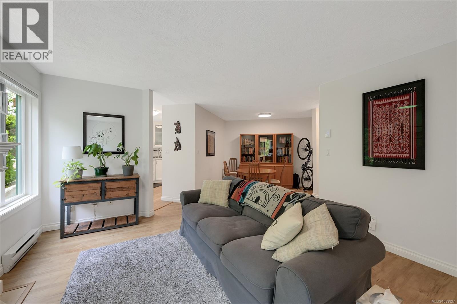306 490 Marsett Place, Saanich