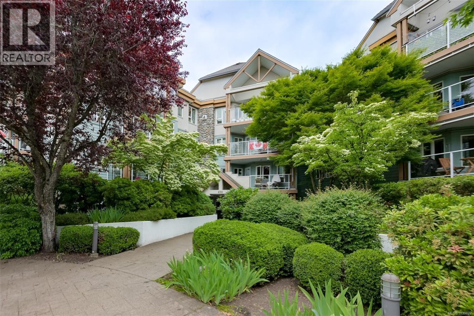 306 490 Marsett Place, Saanich