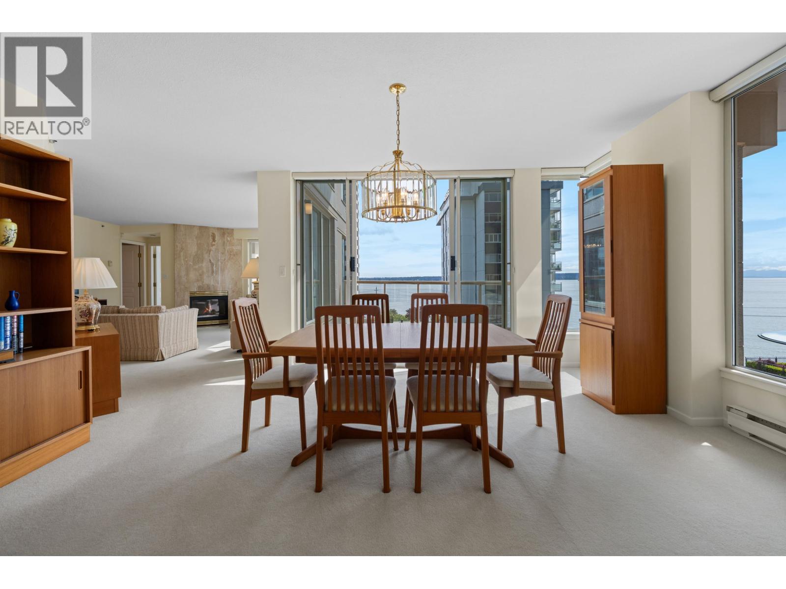 4 2243 BELLEVUE AVENUE, West Vancouver