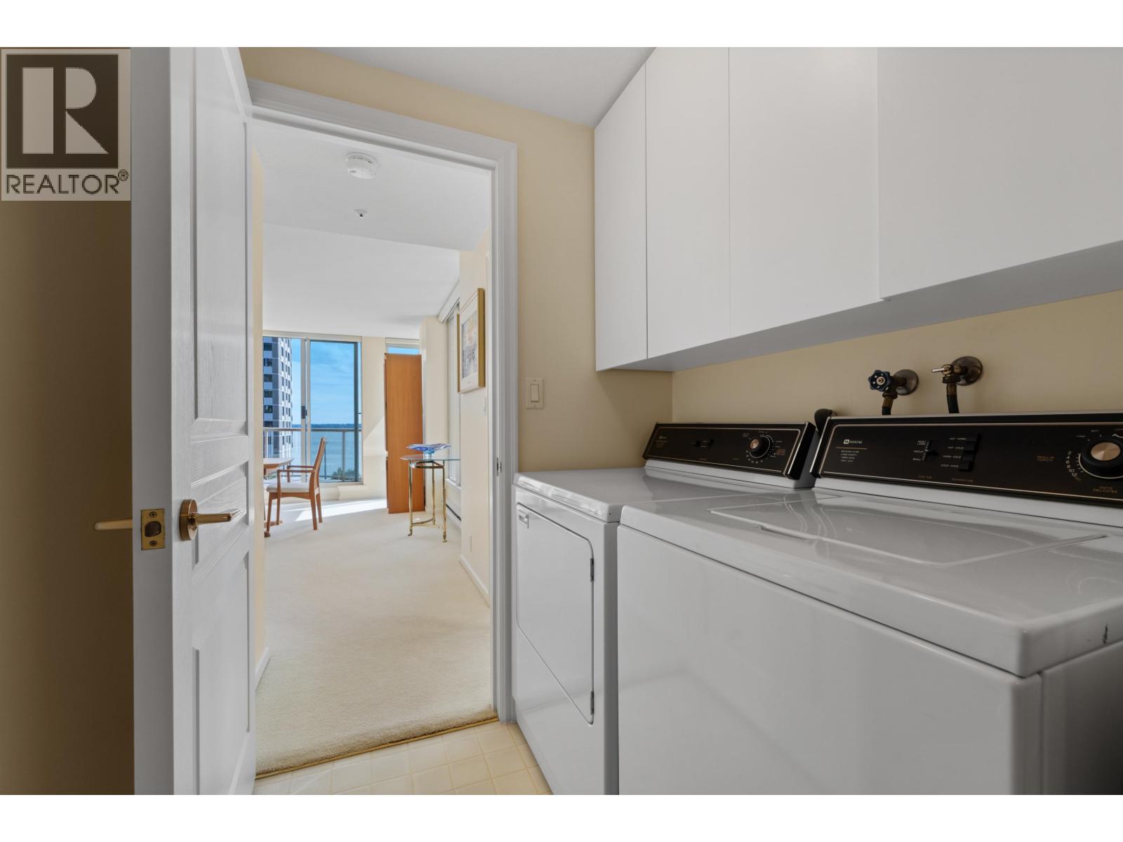 4 2243 BELLEVUE AVENUE, West Vancouver