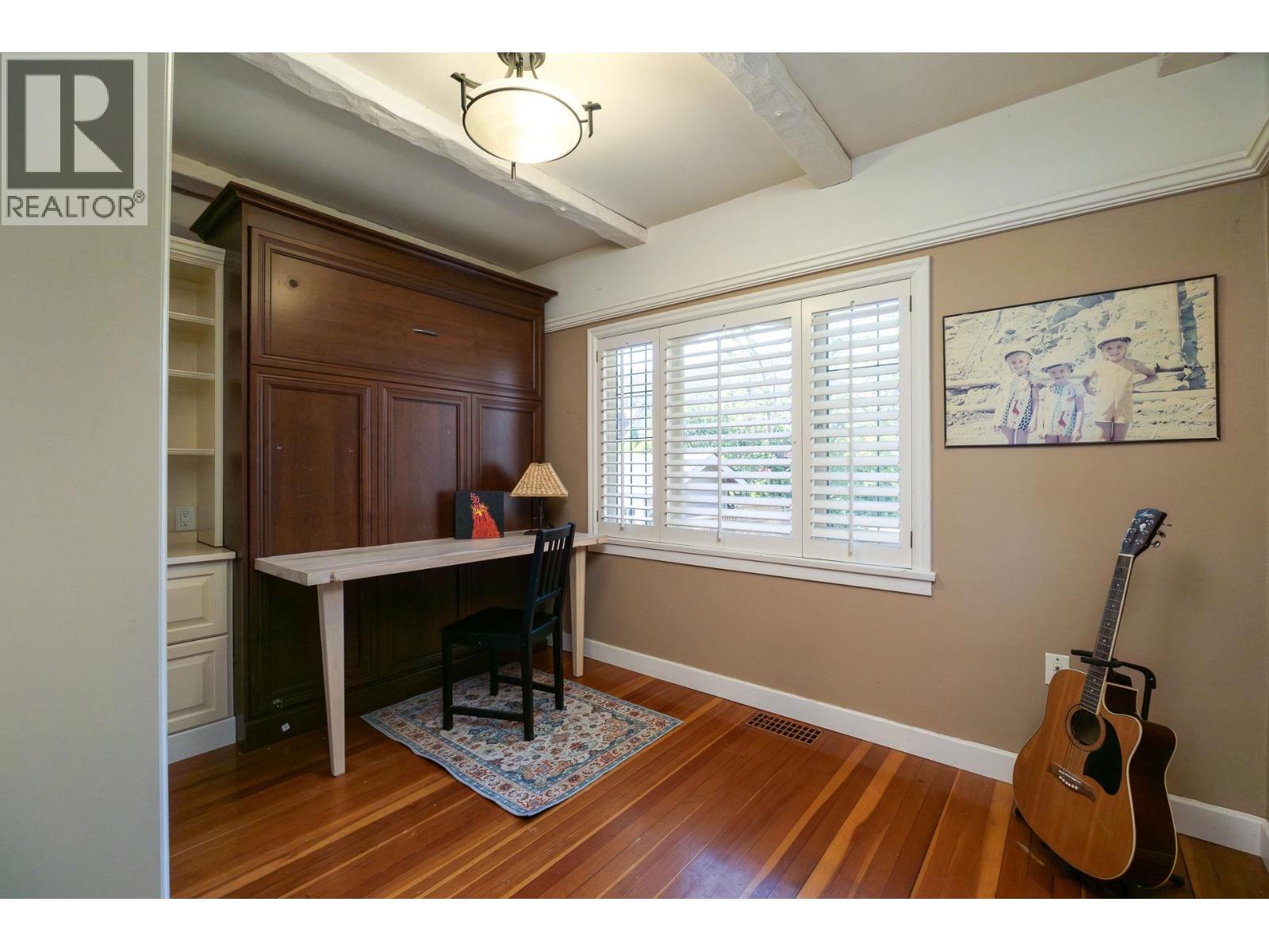 2308 INGLEWOOD AVENUE, West Vancouver
