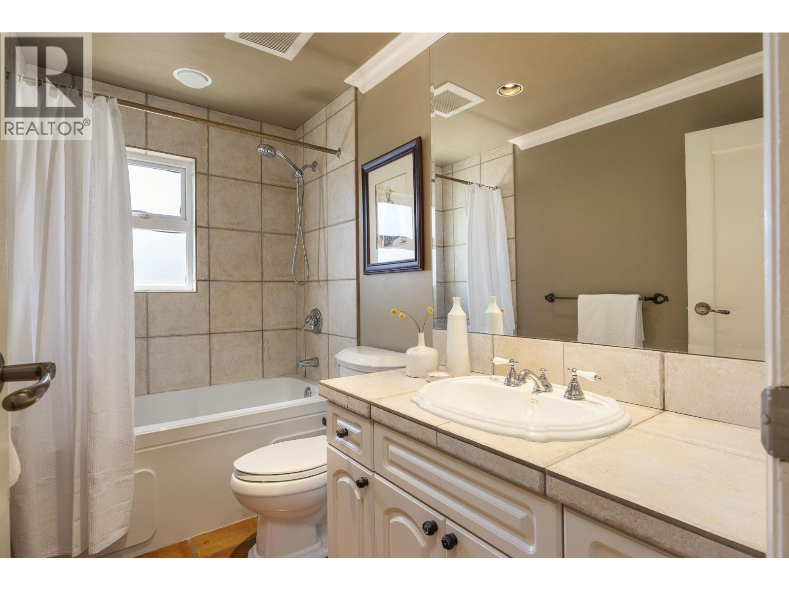 2308 INGLEWOOD AVENUE, West Vancouver