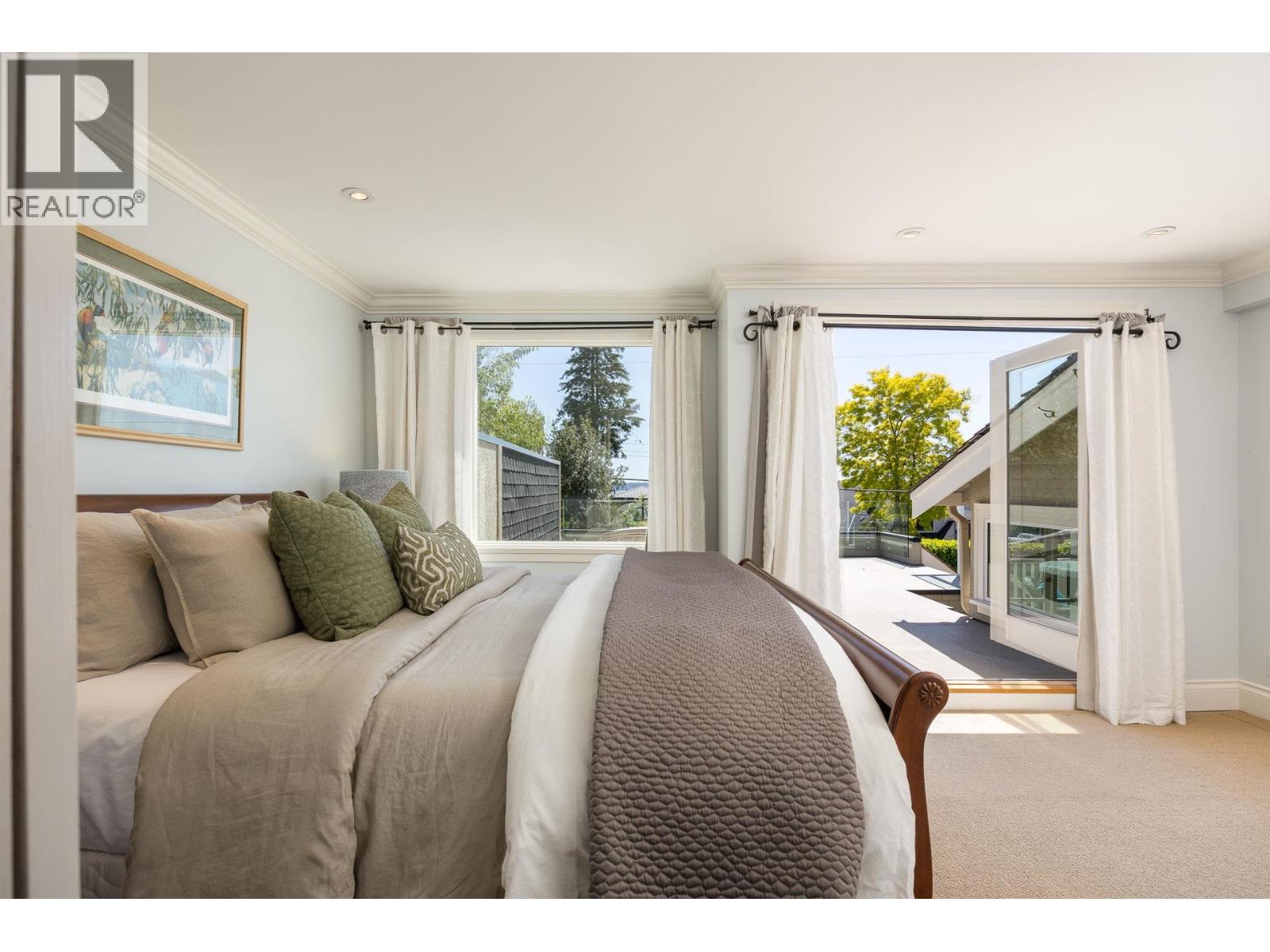 2308 INGLEWOOD AVENUE, West Vancouver