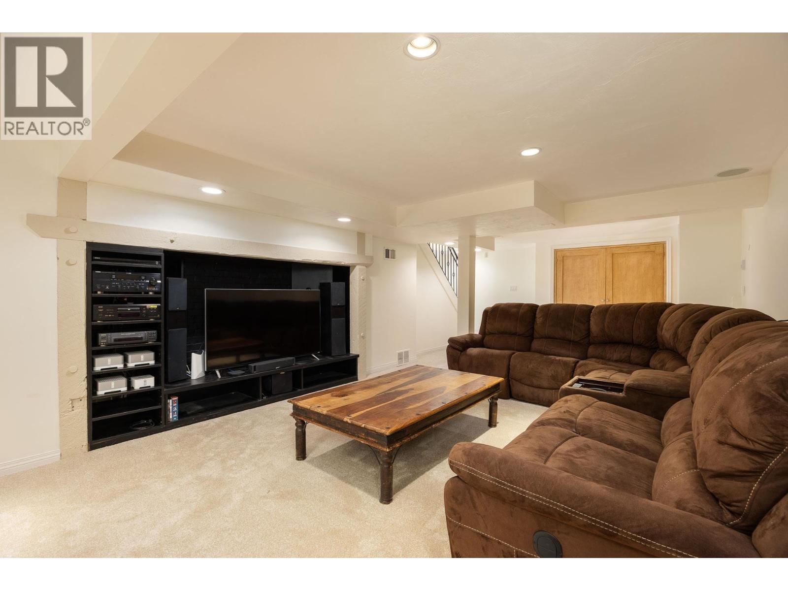 2308 INGLEWOOD AVENUE, West Vancouver