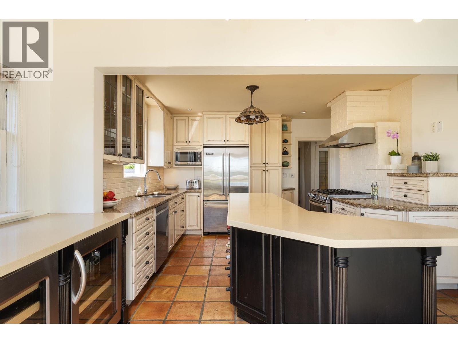 2308 INGLEWOOD AVENUE, West Vancouver
