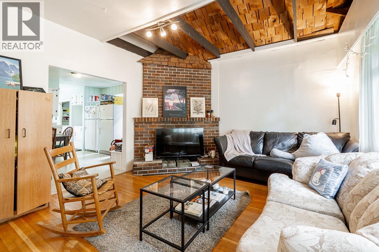 4413 W 13 AVENUE — photo 2