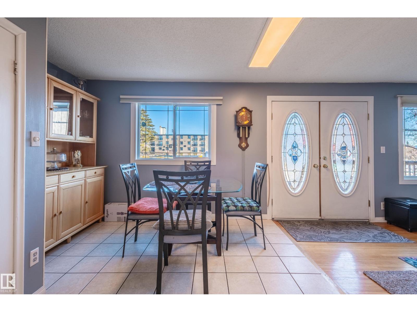 10532 157 ST NW - 10