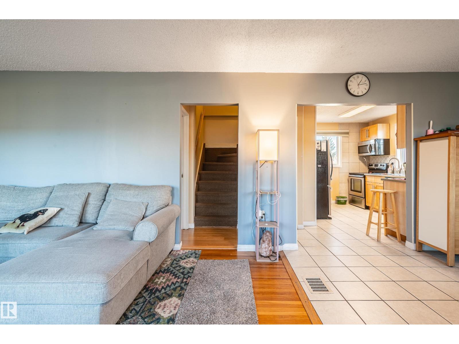 10532 157 ST NW - 11