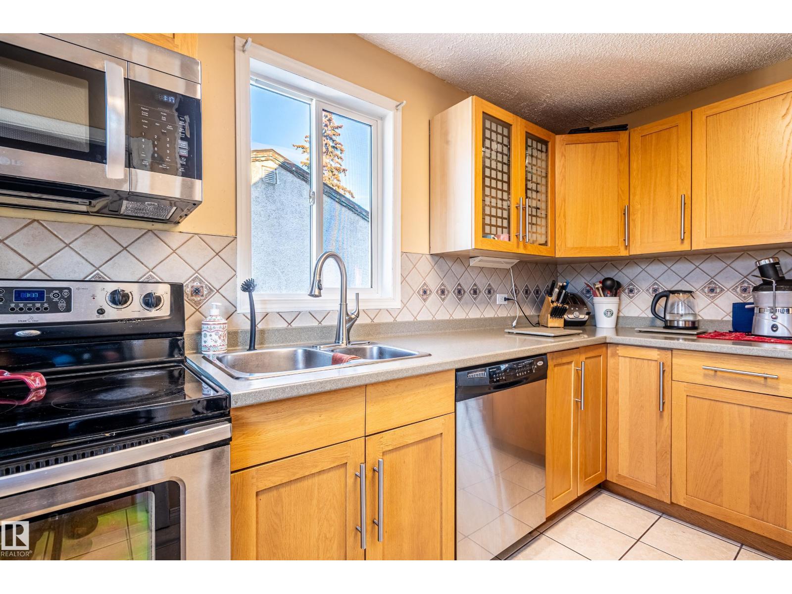 10532 157 ST NW - 14