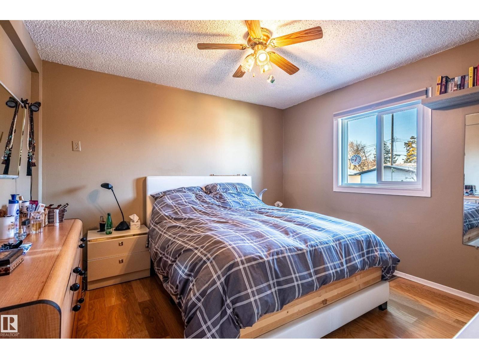 10532 157 ST NW - 16