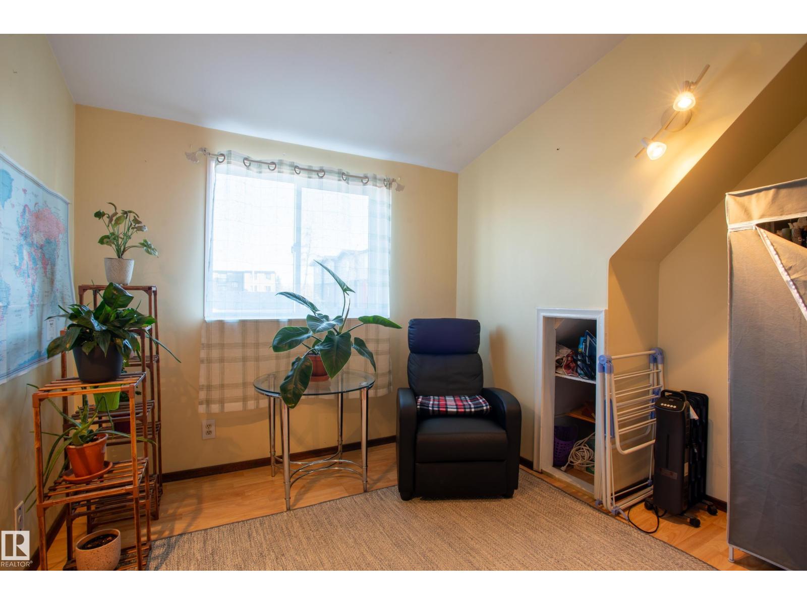 10532 157 ST NW - 20