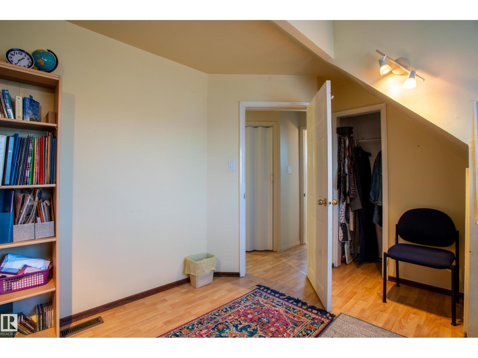 10532 157 ST NW - 21