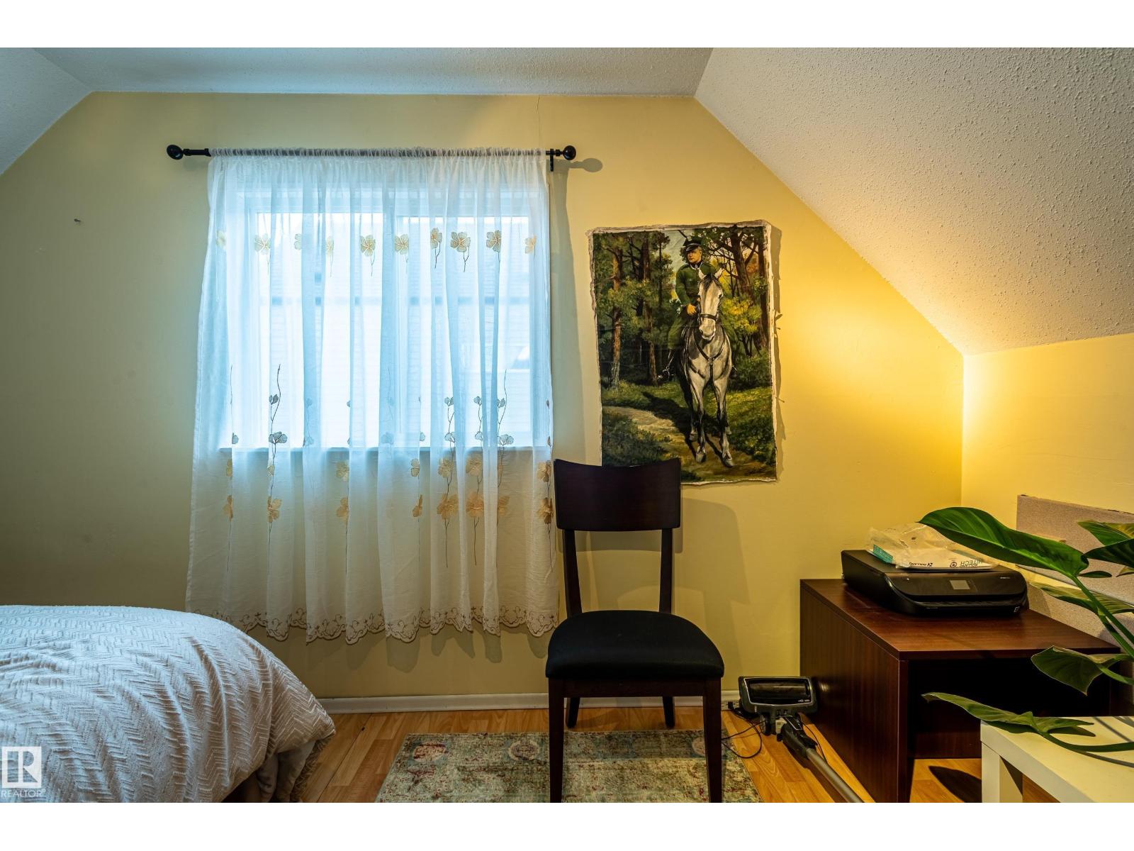10532 157 ST NW - 22