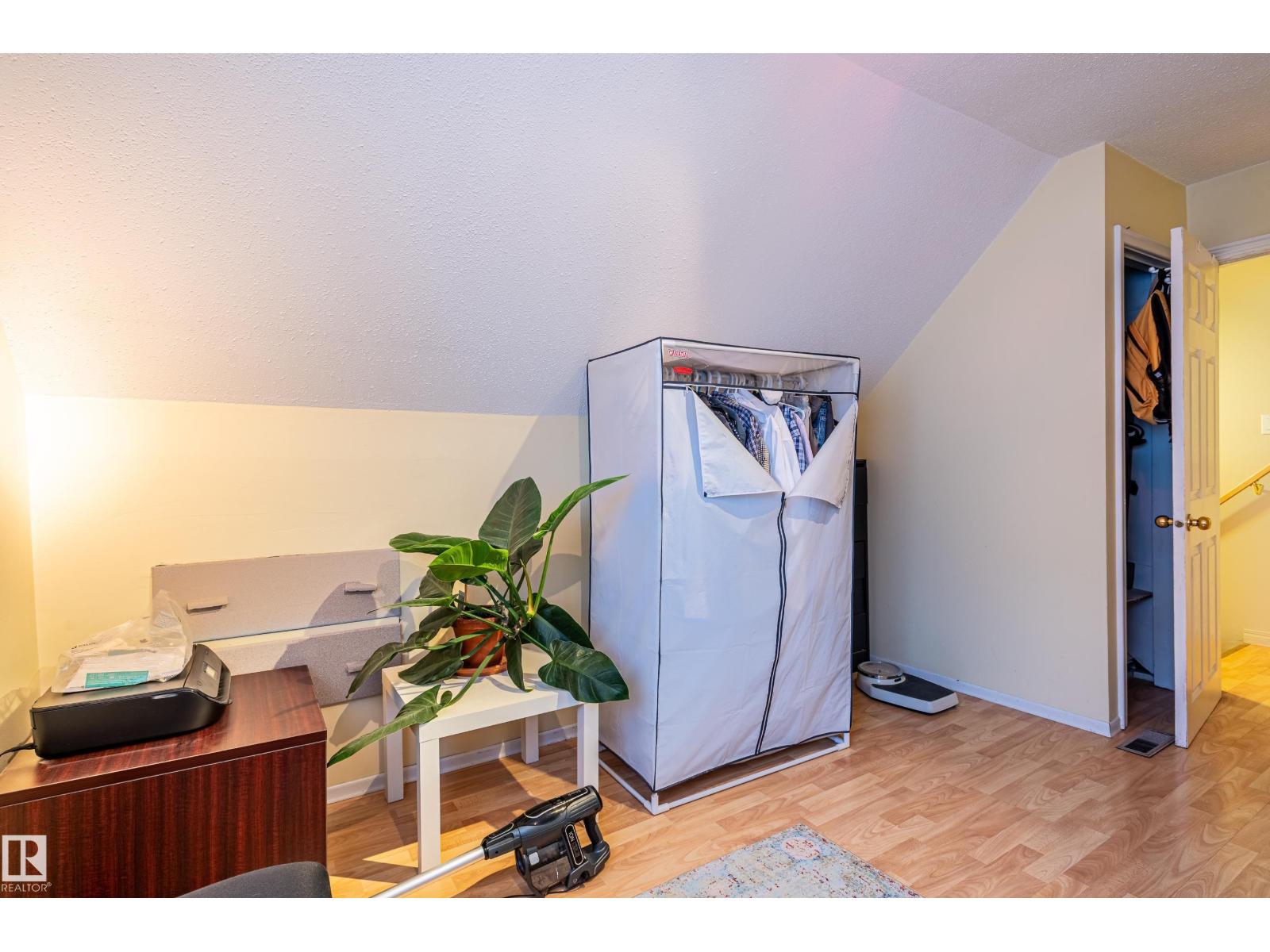 10532 157 ST NW - 23