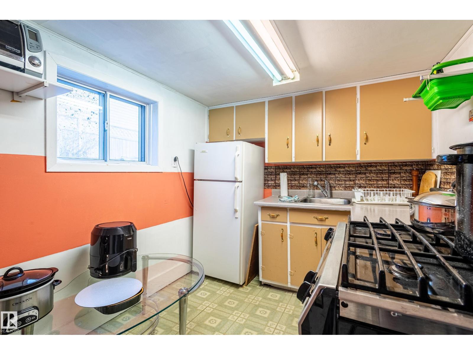 10532 157 ST NW - 31