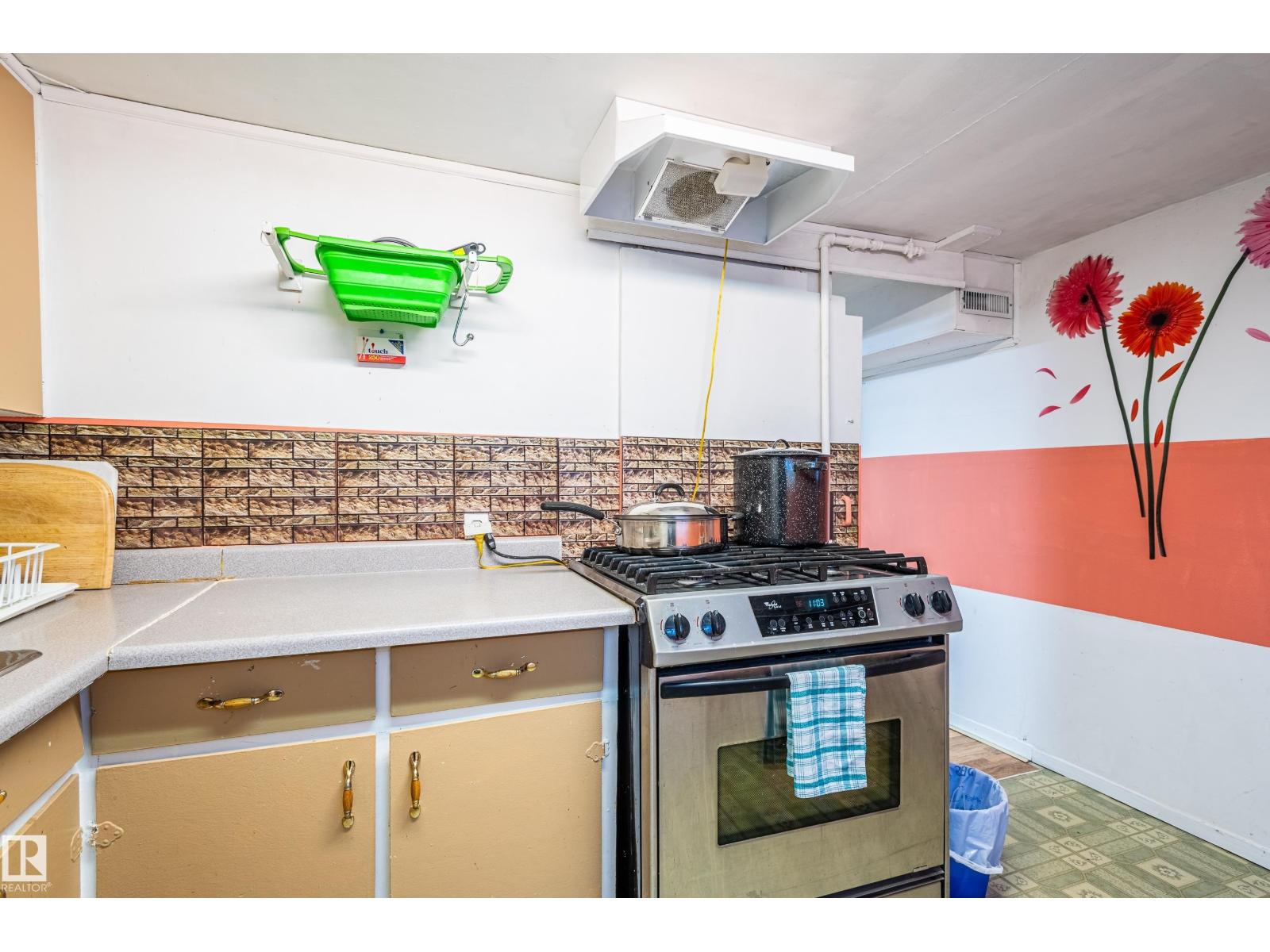 10532 157 ST NW - 32