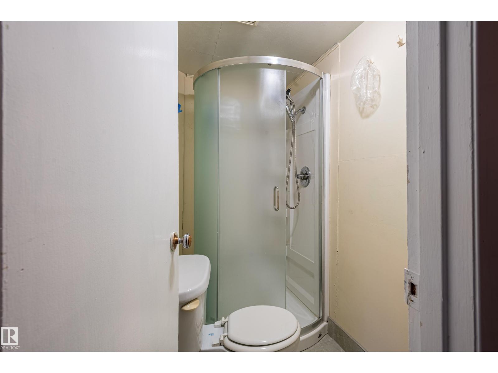 10532 157 ST NW - 35