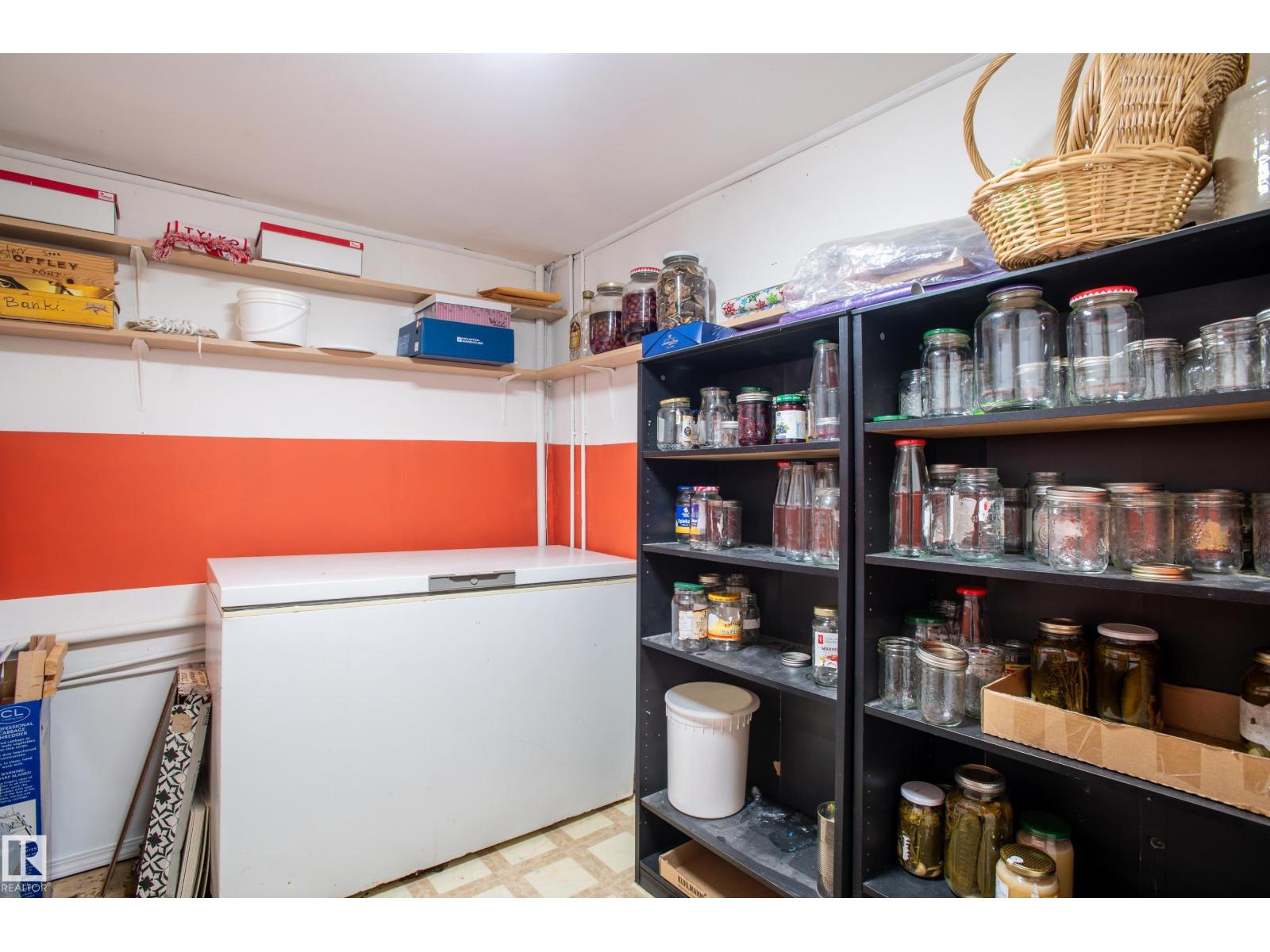 10532 157 ST NW - 36