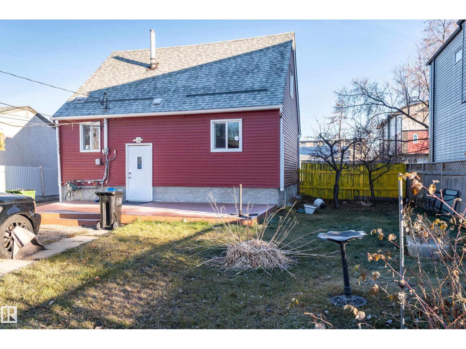 10532 157 ST NW - 37
