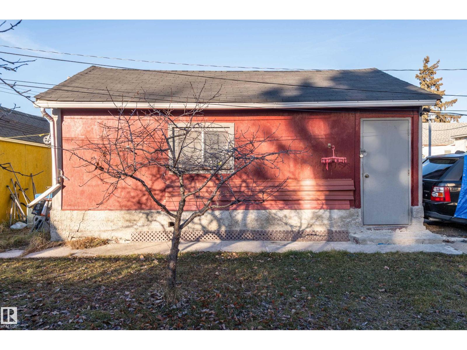 10532 157 ST NW - 38