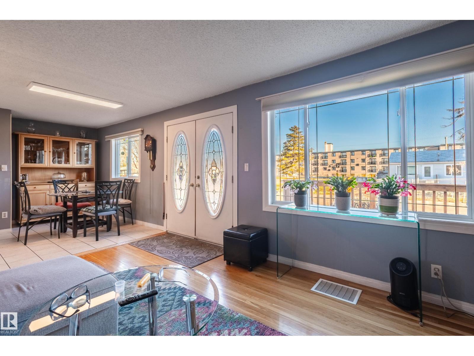 10532 157 ST NW - 5