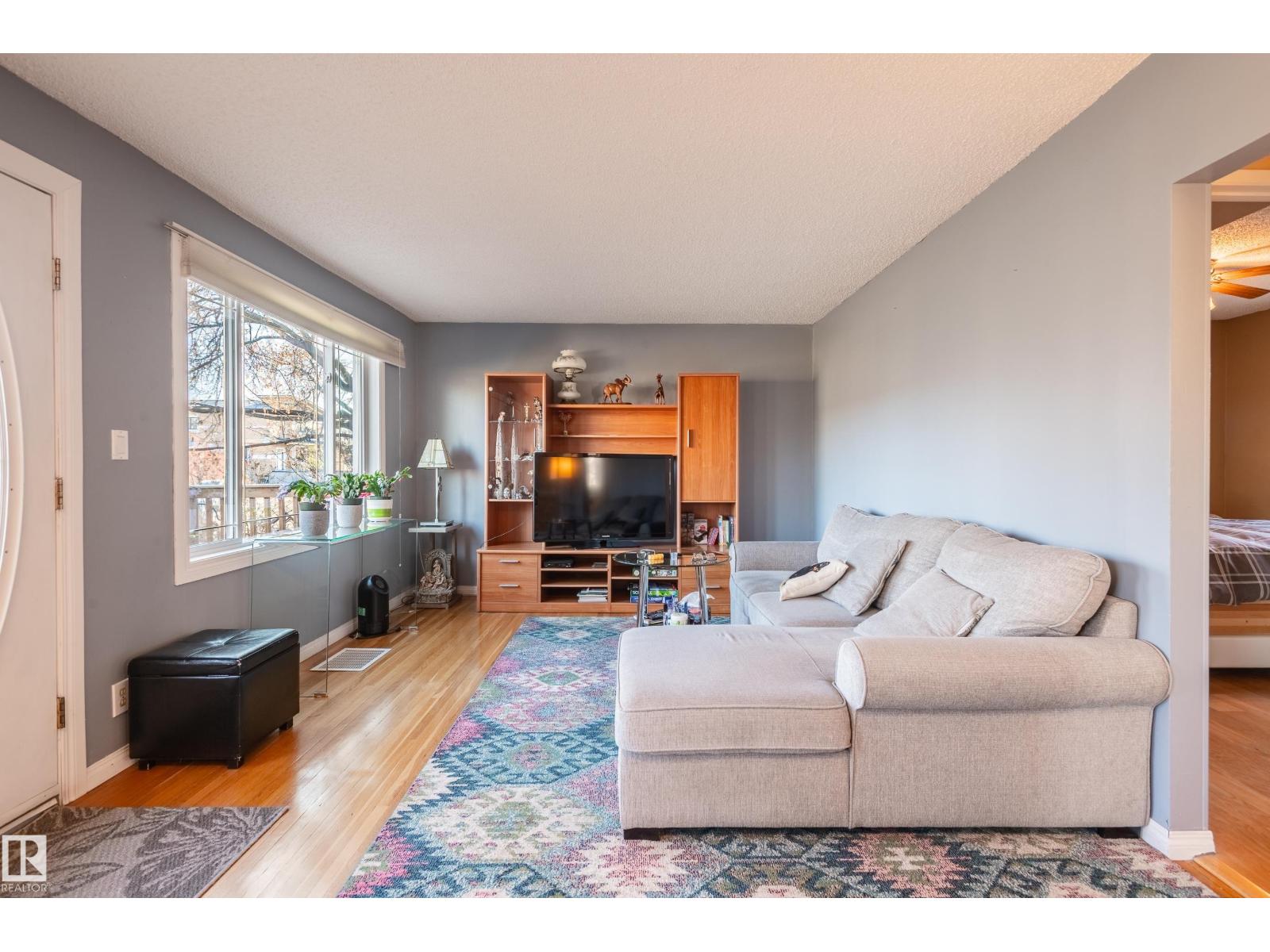 10532 157 ST NW - 6