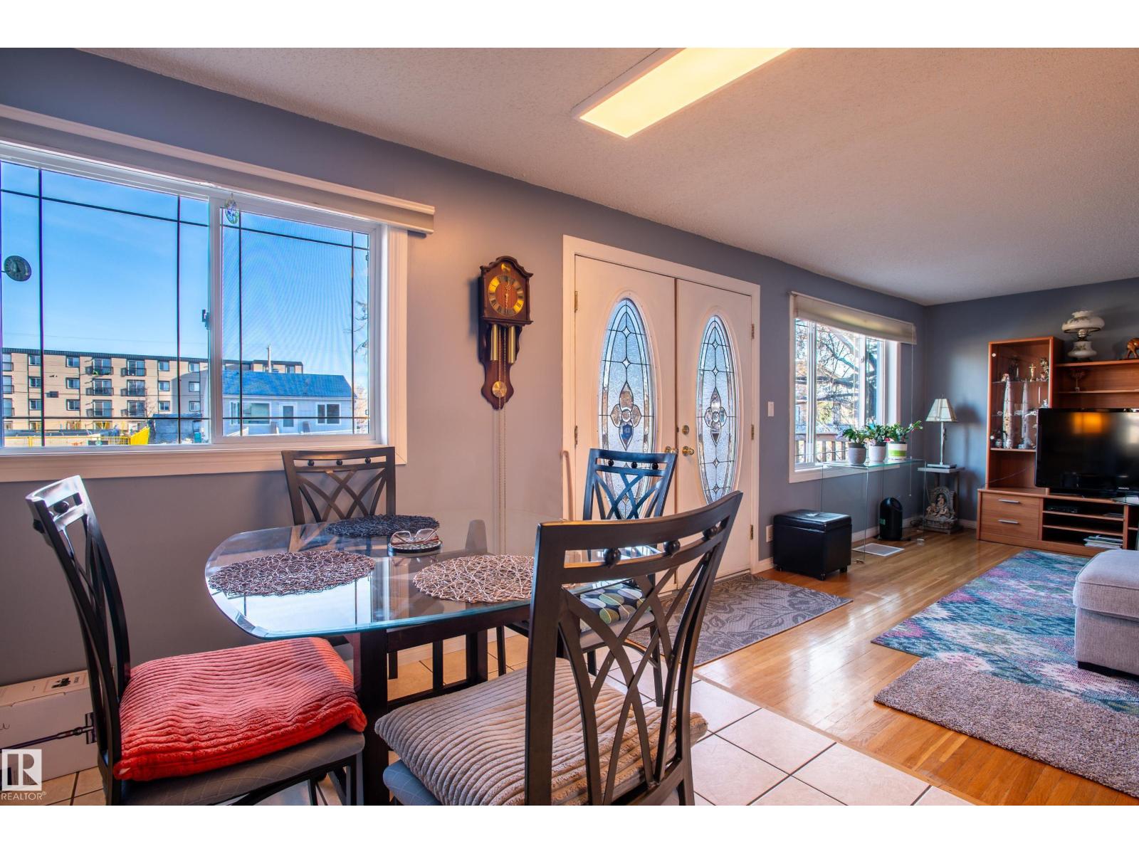 10532 157 ST NW - 7