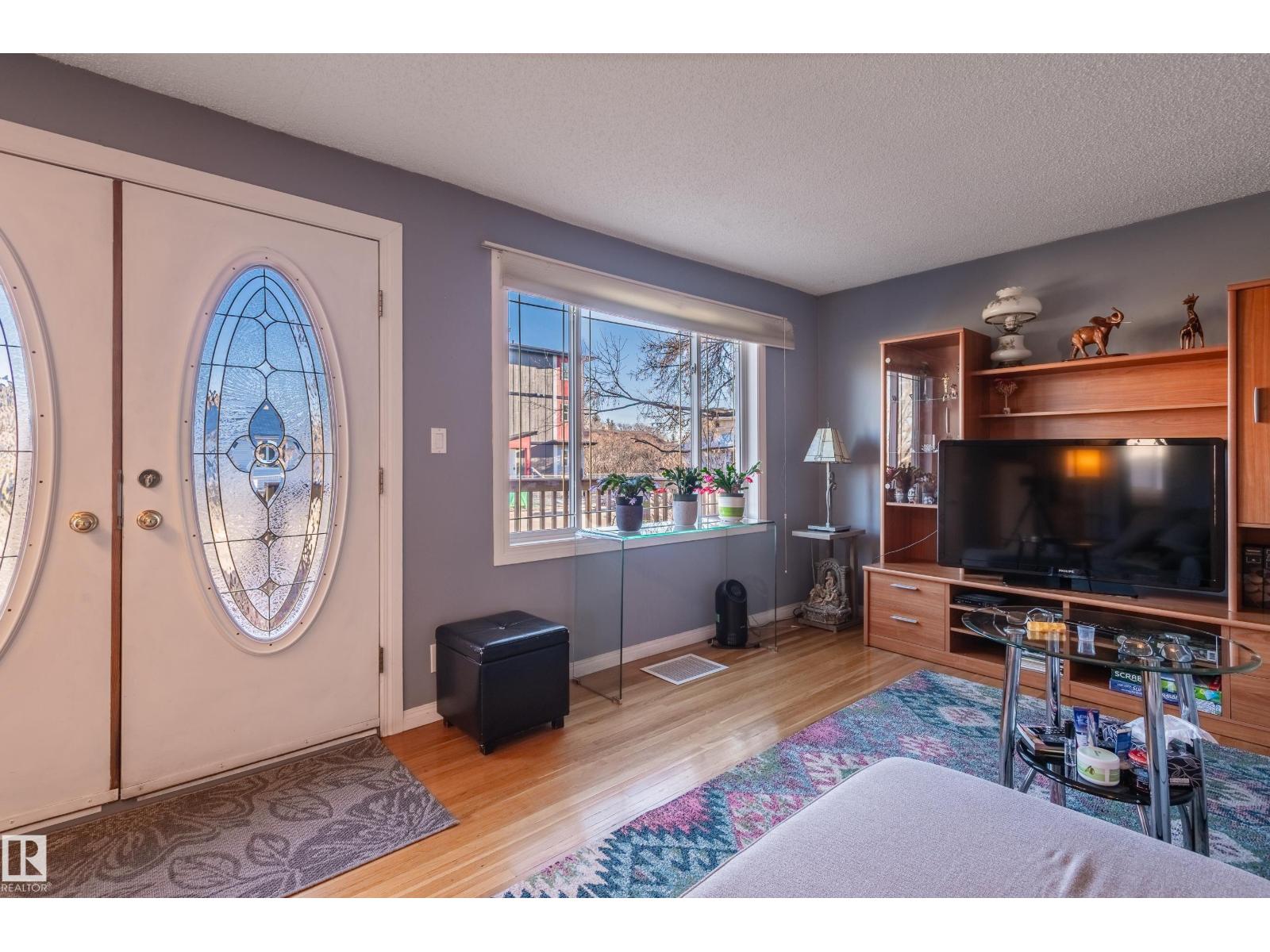 10532 157 ST NW - 9