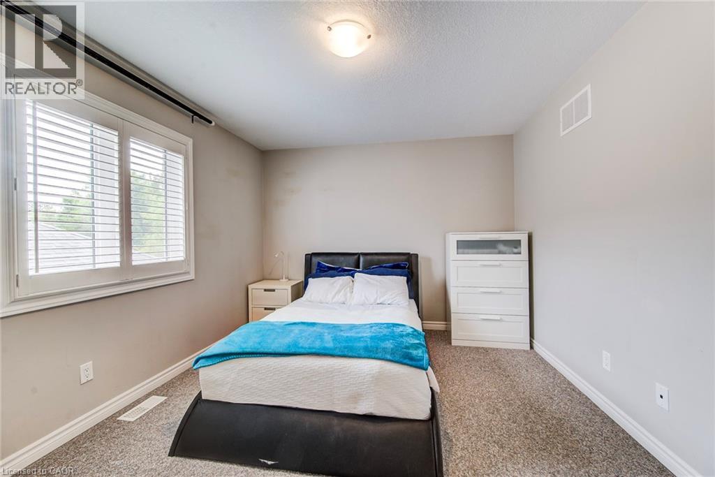11 AITKEN Court - 32