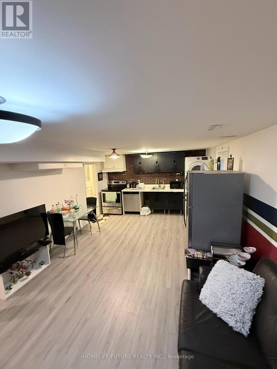 27 SUGARBUSH SQUARE - 36